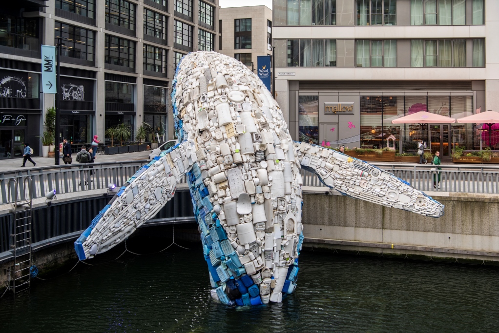 Coffee concrete supports Canary Wharf sculpture